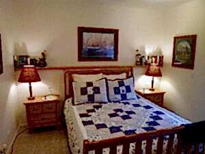 bedroom with queen bed