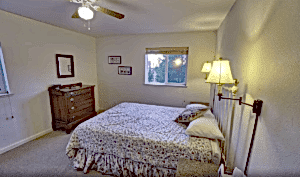 bedroom with queen bed