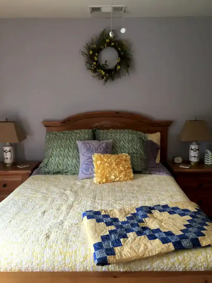 bedroom bed